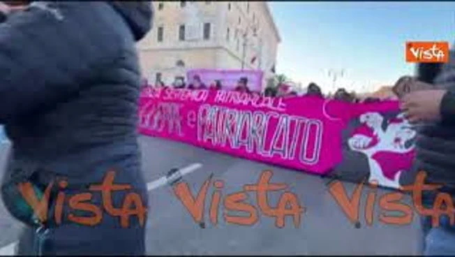 https://media.liberoquotidiano.it/d0TIkIsf9wH4kB6h9b438RQlixe2hTNa3l2sl-LPD1k/width:800/quality:90/aW1hZ2VzLzIwMjUvMTEvMjIvMTYzMzMyMDY2LWJkM2ExNDgwLTQzZGMtNDBlZS05NTJlLTY1ZWE0MTI1ZmE4OC5qcGc.webp