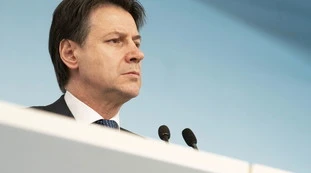 Giuseppe Conte e la spesa: "Mi piace farla. Nel frigorifero ho cibo ancora per alcuni giorni"