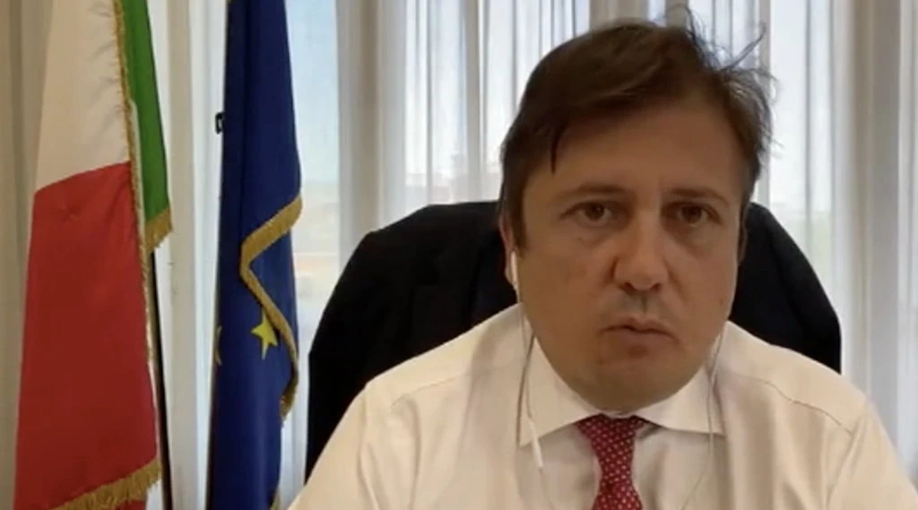 Il viceministro Pierpaolo Sileri minaccia: "Scudo penale per i medici e aumenti per gli infermieri o mi dimetto"