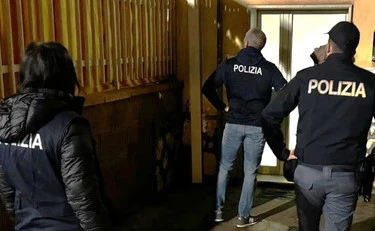 Napoli, "poliziotti corrotti vendevano dati su calciatori e vip. Il tariffario"