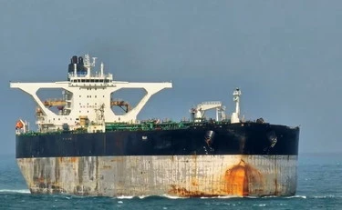 Atlantico, gli Usa tentano il sequestro di una petroliera russa: arriva la Marina di Putin