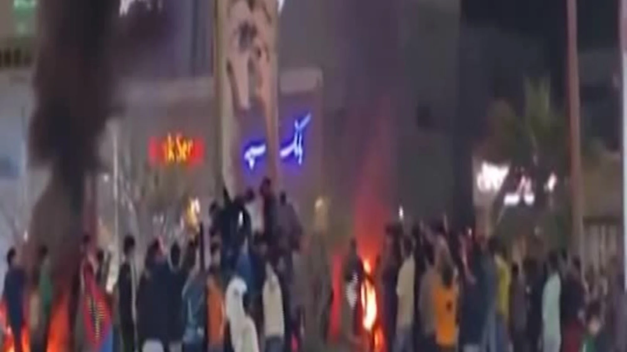 Iran, i festeggiamenti per la morte di Khamenei