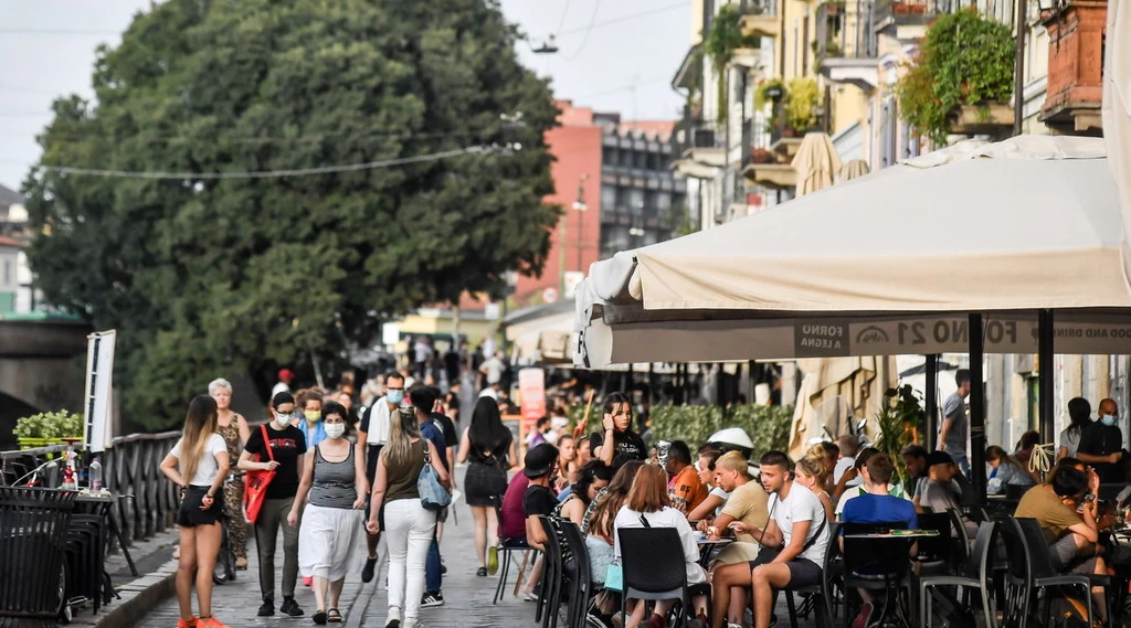 Coronavirus, dal 12 giugno mezza Italia verso la zona bianca. Ma spaventa "l'effetto-Sardegna": le richieste delle regioni