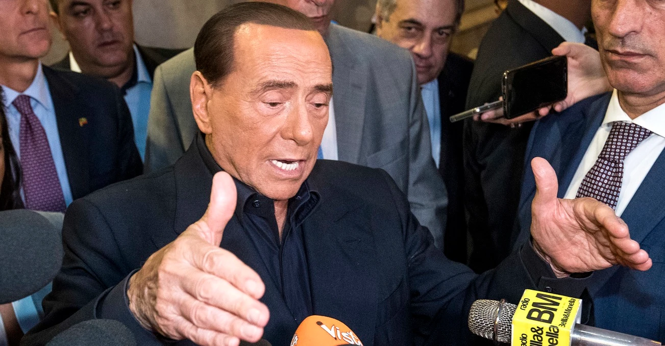 Silvio Berlusconi, l'ordine ai colonnelli di FI: "Cercatemi 7-8 senatori: questo governo deve cadere"