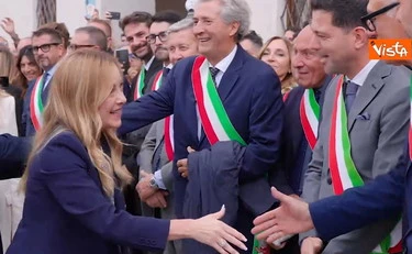 Giorgia Meloni, bagno di folla ad Ascoli Piceno: "C'è solo un Presidente!"