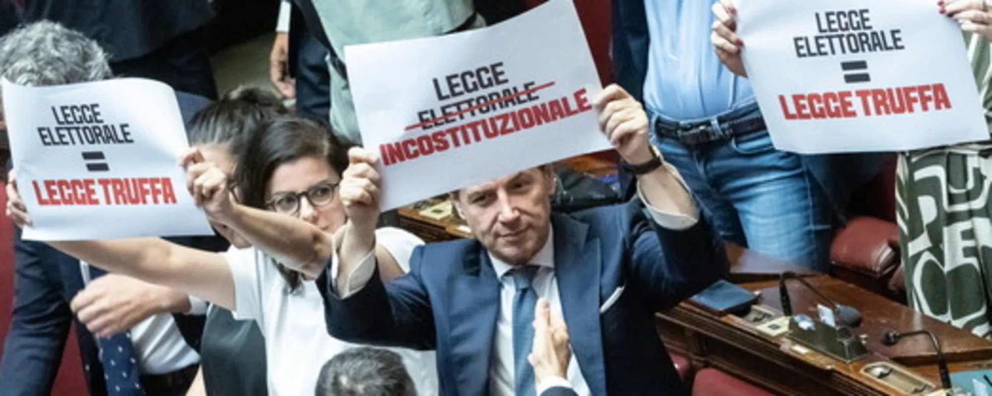"A casa, "Sei geloso...". Scontro in Transatlantico: Conte provoca e Donzelli lo umilia con due parole