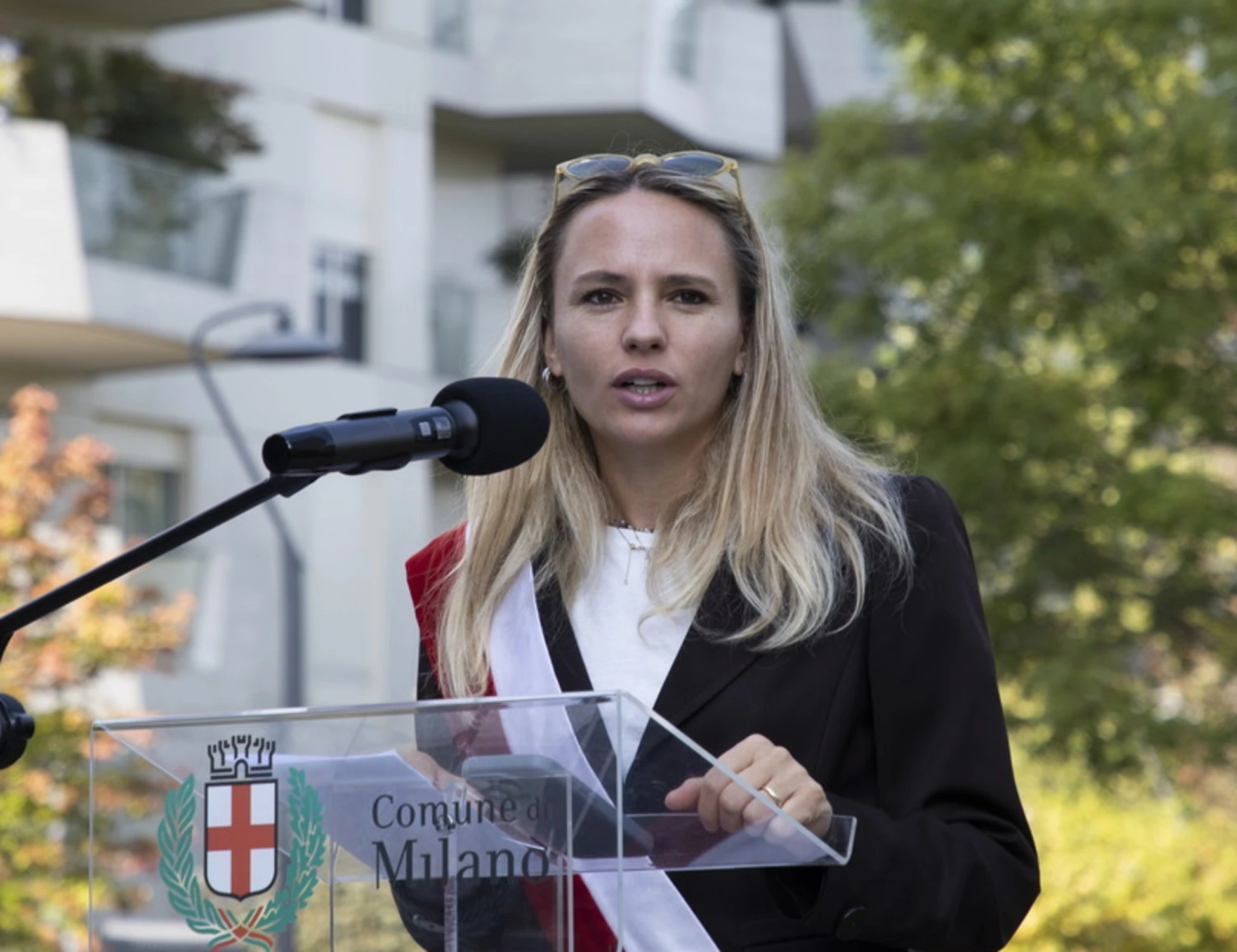 Milano, manca carta igienica a scuola? Per il Pd è "colpa di Meloni"