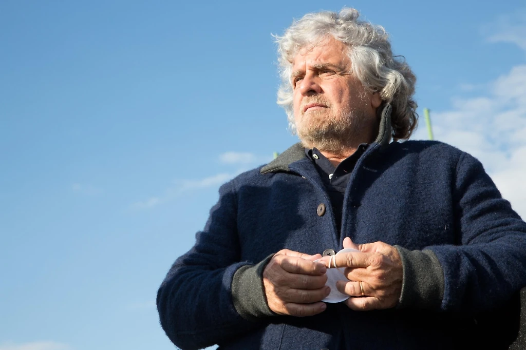 Beppe Grillo ai suoi 5 Stelle: "I cento più attivi vincono una cena a casa mia"
