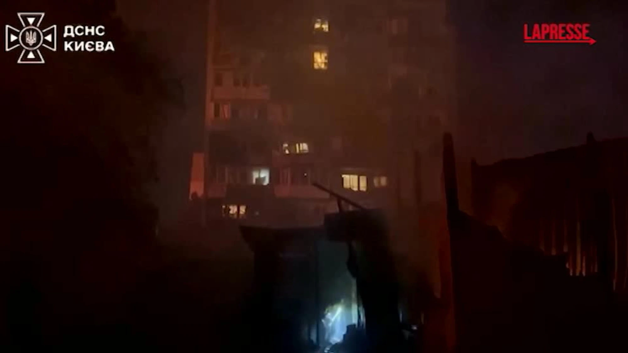 Ucraina, diversi incendi a Kiev dopo il pesante attacco russo