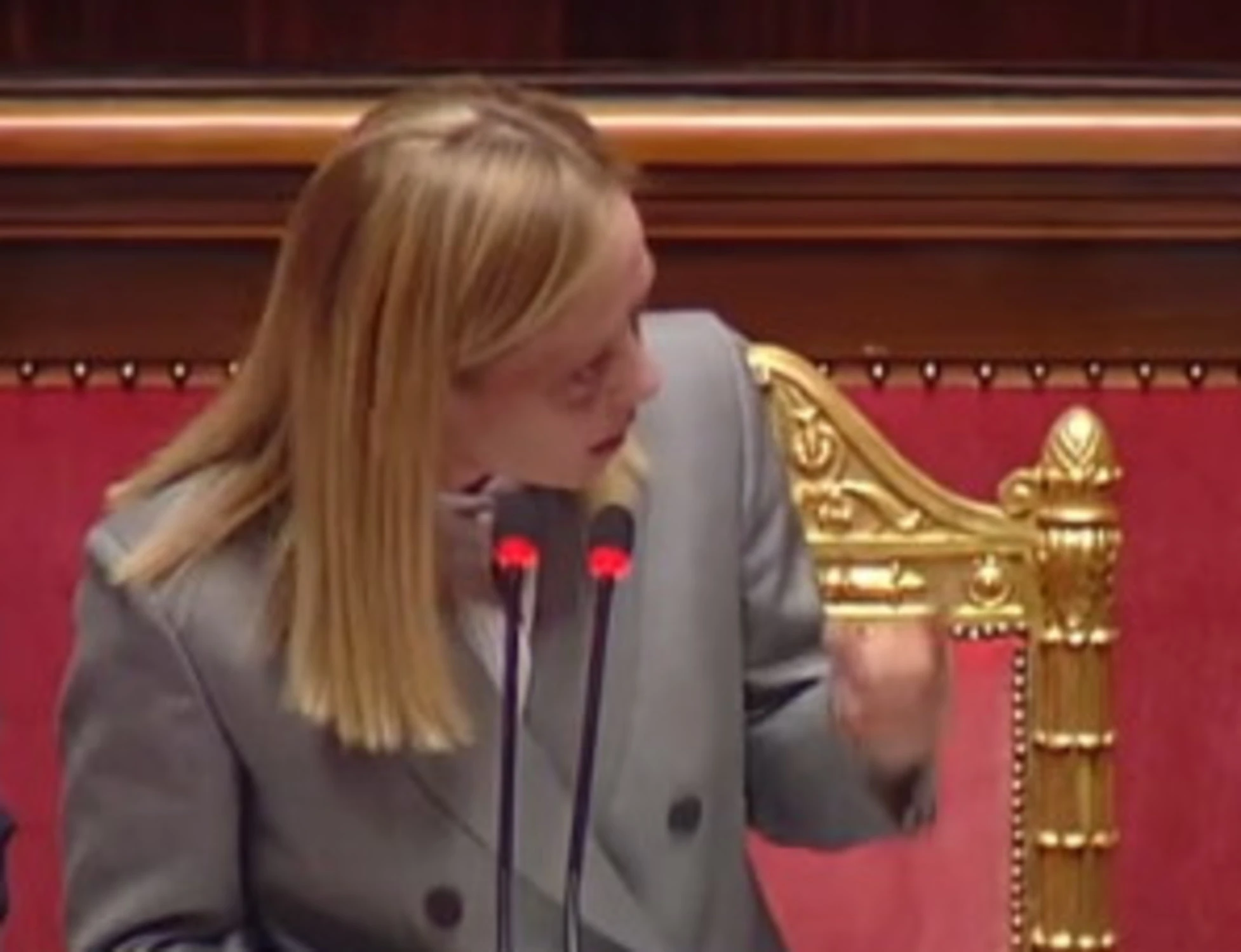 Giorgia Meloni travolge Conte in Senato: "Il mio stile è un altro"