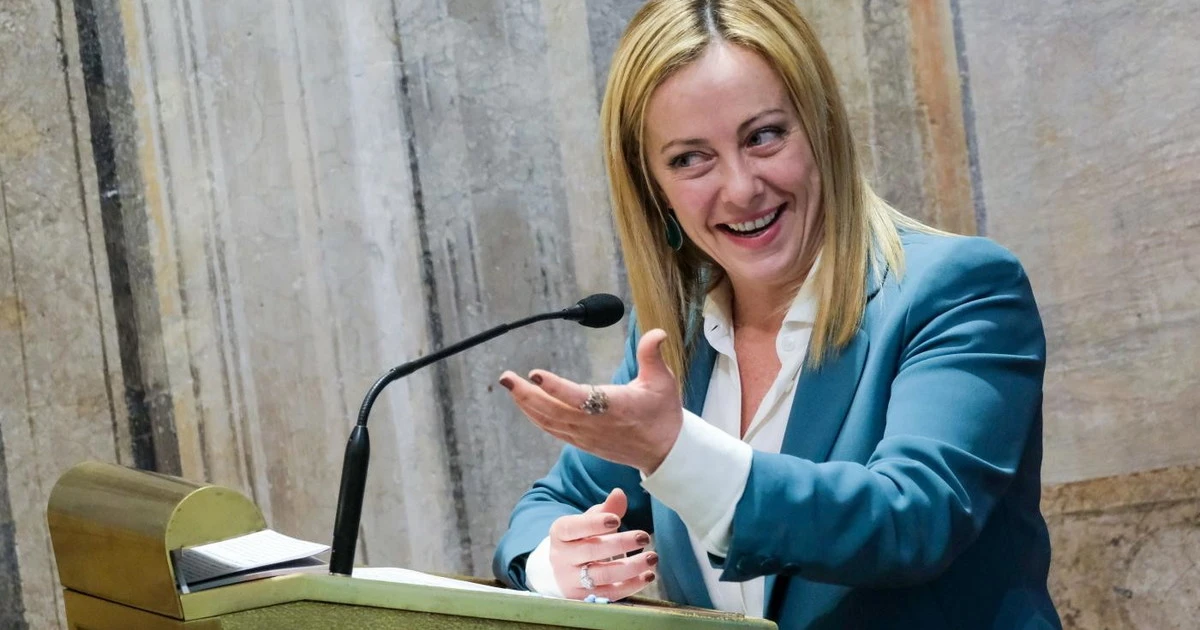 Giorgia Meloni "pescivendola schiavista"? Sallusti: chiamate l'ambulanza...