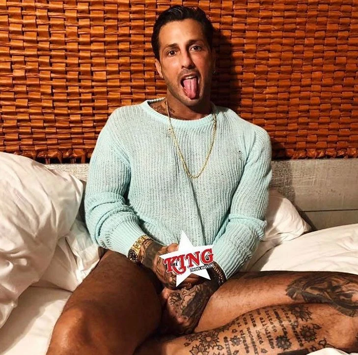 Fabrizio Corona, la foto senza mutande che fa imbestialire i fan: stavolta ha perso la testa
