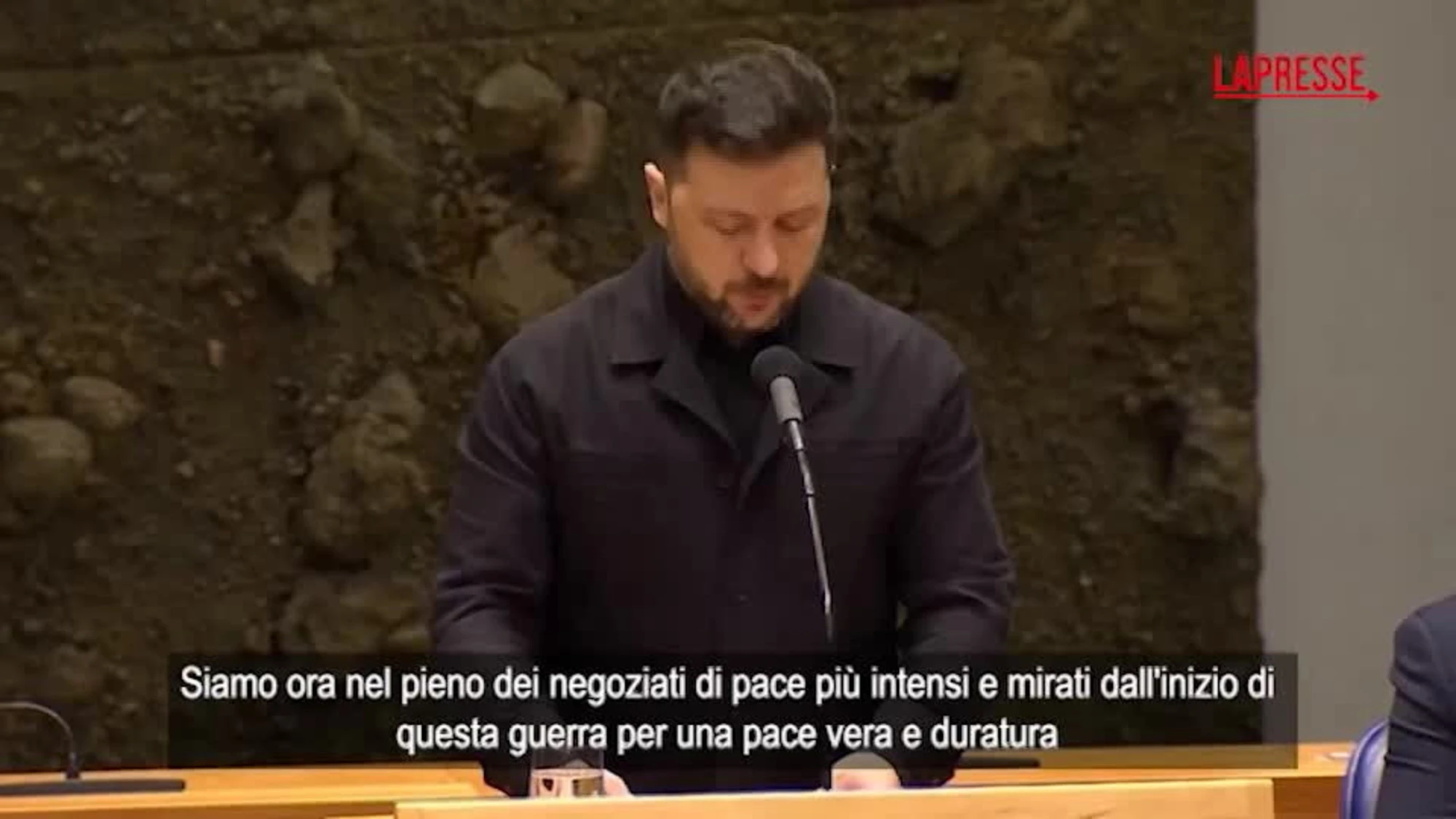 Ucraina, Zelensky: "Siamo nel mezzo dei negoziati più intensi da inizio guerra"