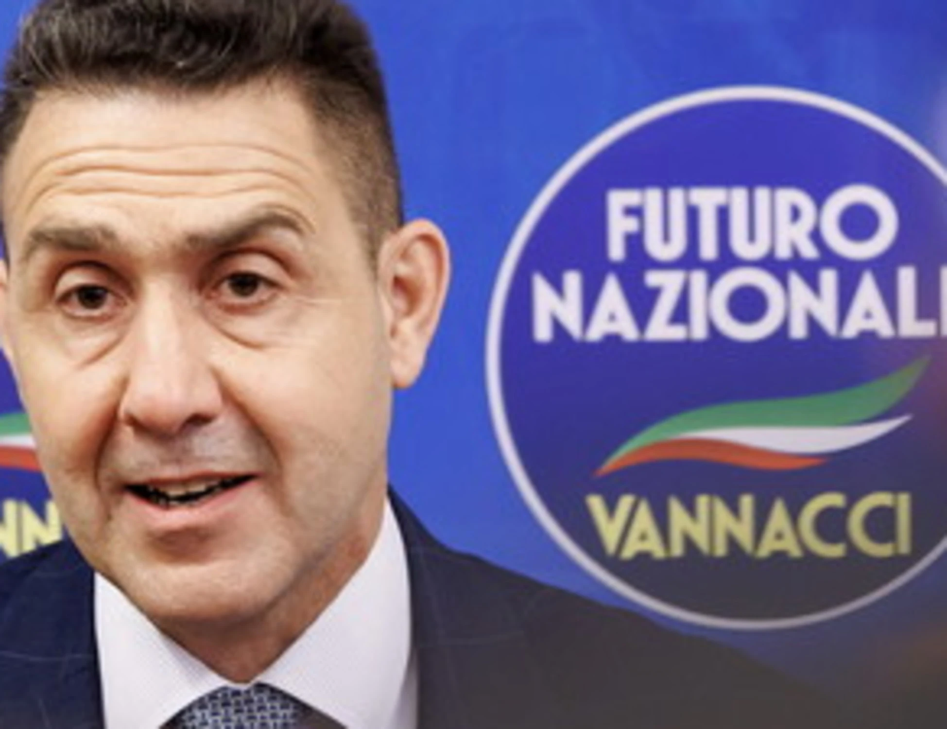 Vannacci, niente fiducia al governo Meloni: diventa la stampella del Pd