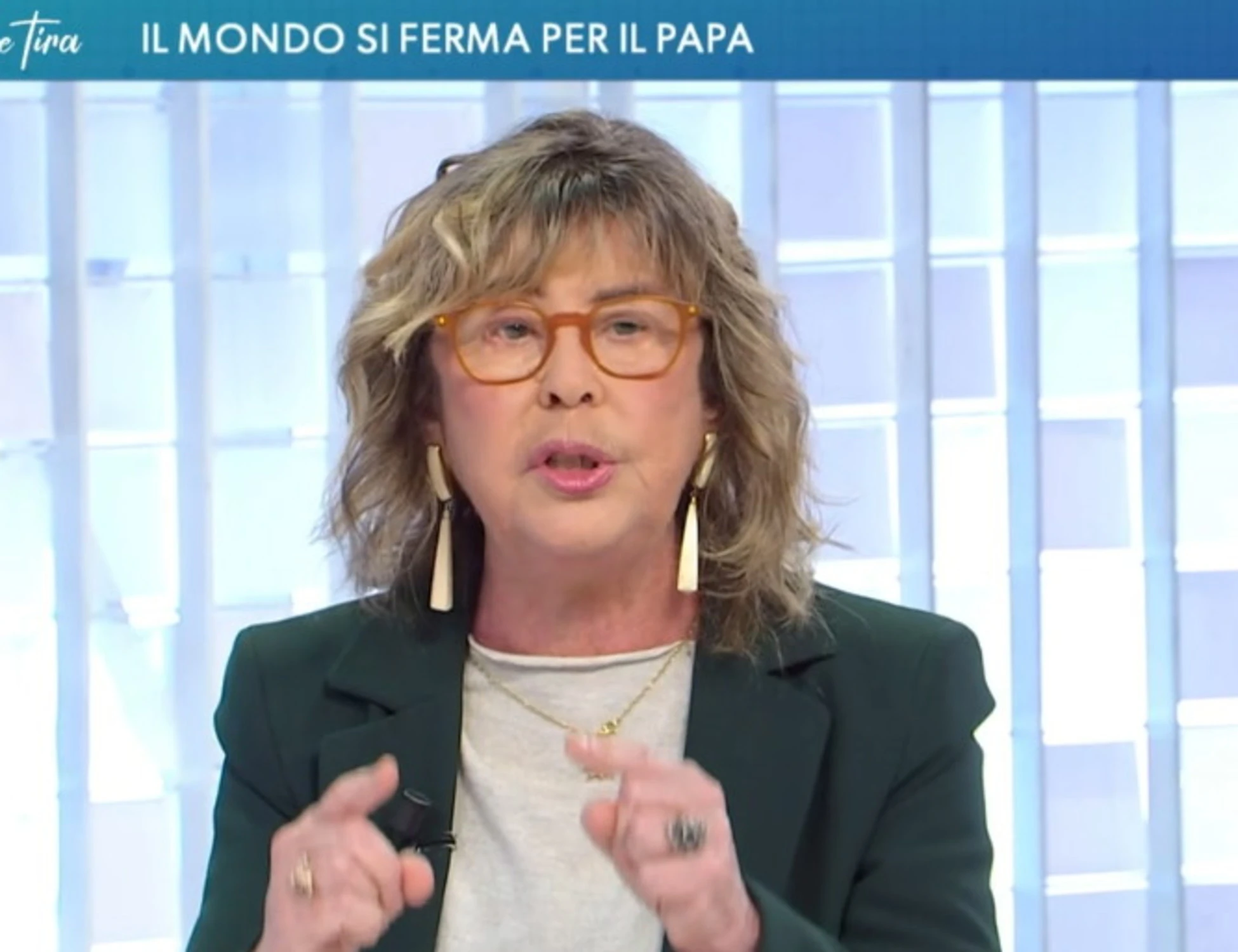 L'aria che tira, Mirella Serri: "Meloni usa la morte del Papa", l'attacco è un caso