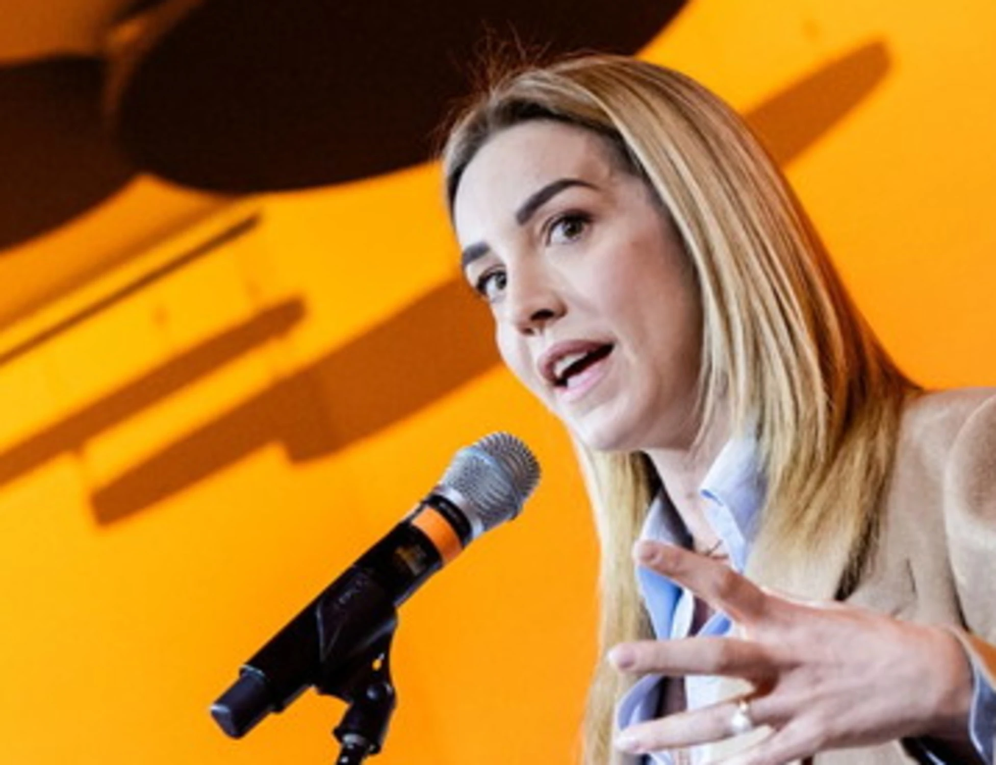 Silvia Salis l'anti-Meloni? "Mi lusinga". Poi il passo indietro