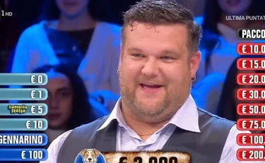 Affari Tuoi, partita disastrosa di Sebastiano? Parte l'insulto: "Ma sei scem***"