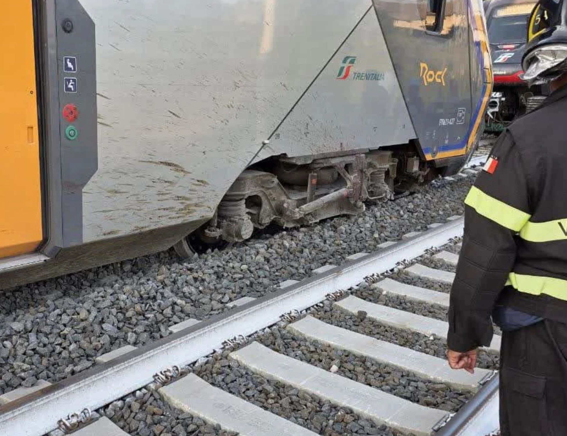 Squinzano, 17enne morta travolta da un treno Intercity: "Non è suicidio", una tragica ipotesi