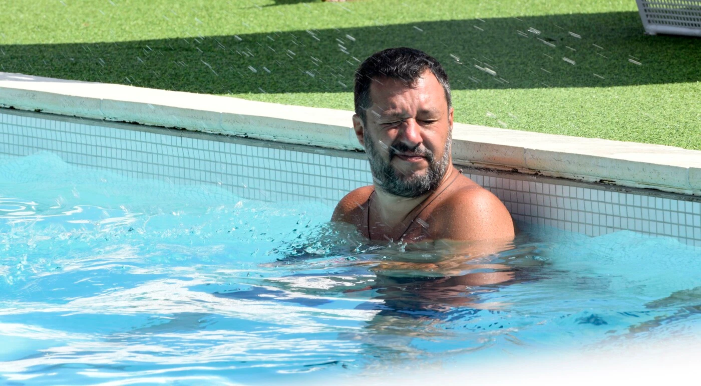 Matteo Salvini, la Madonna che gli schiaccia la testa col piede: choc nella chat di Forza Italia