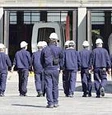 Napoli, operai in rivolta
