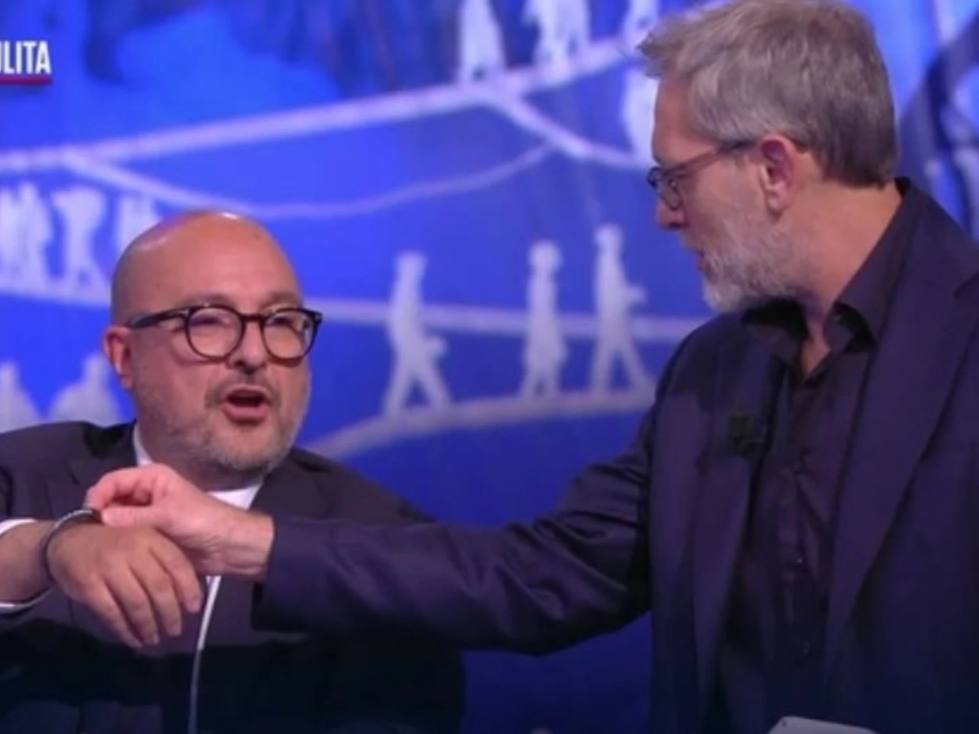 Piazzapulita, Sangiuliano gela Formigli: "Il braccialetto? Siete dei poveri comunisti"