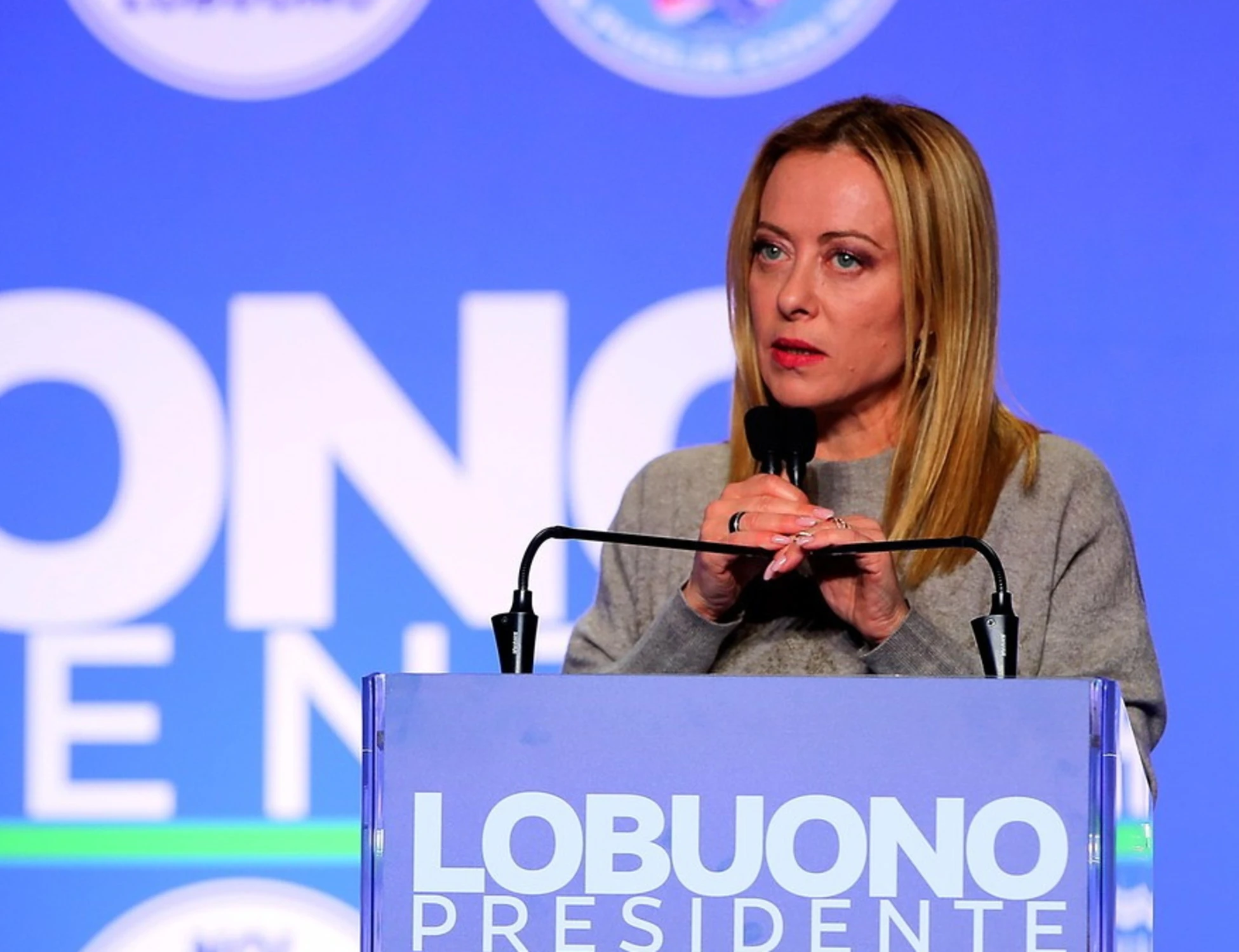 Meloni risponde a Galimberti: "Mi trucco da sola, letture superficiali"