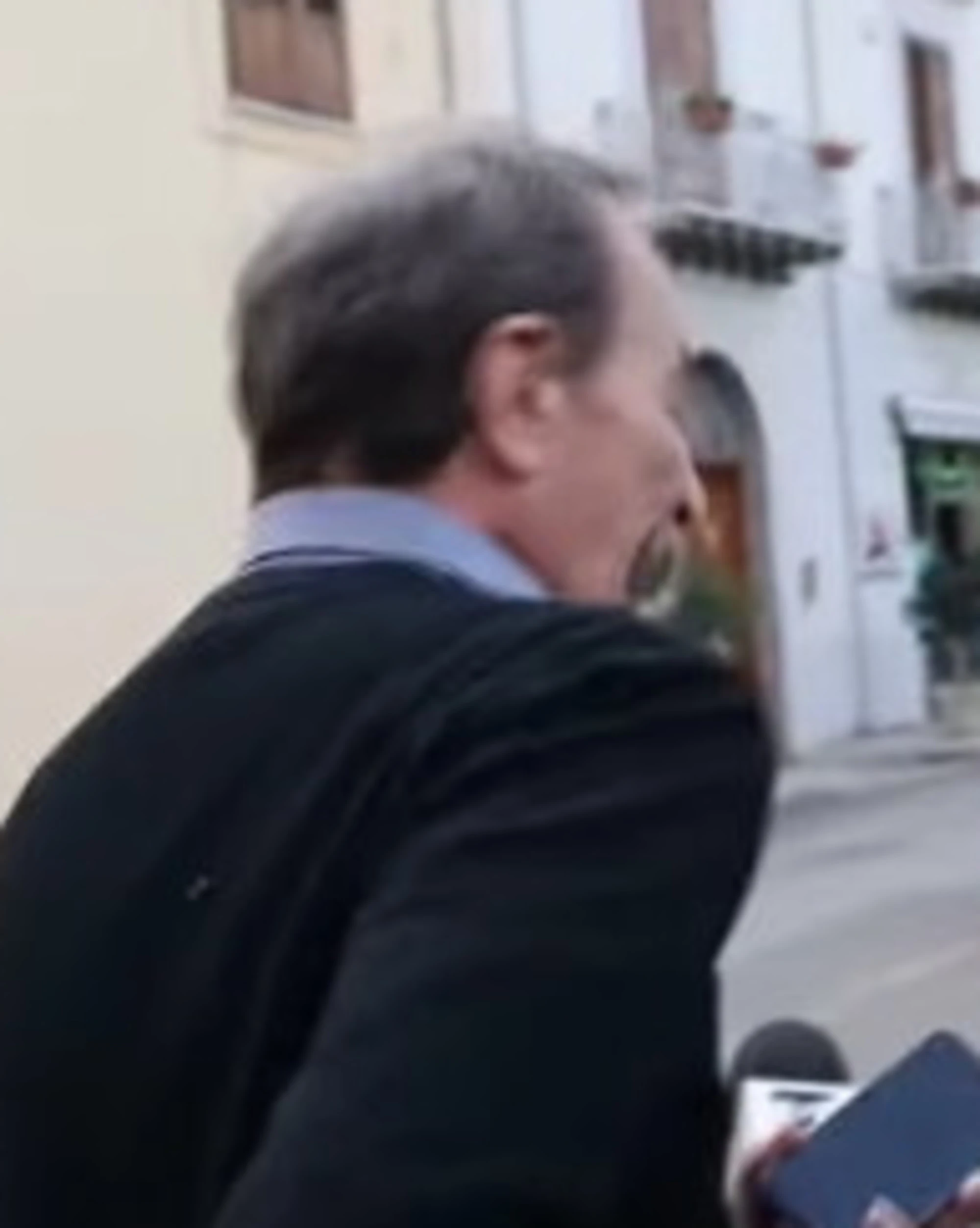 Pd, consigliere di Partinico aggredisce giornalista: botte, sputi e insulti