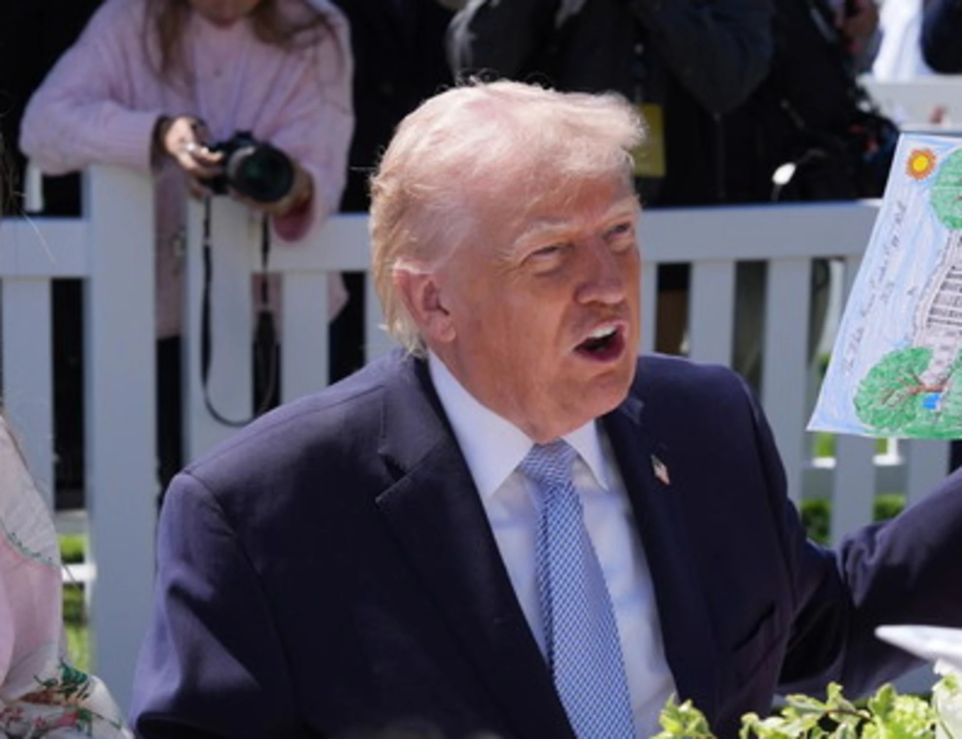 Trump mette in ginocchio l'Iran: "Stop all'ultimatum, vicini a un accordo di pace definitivo"