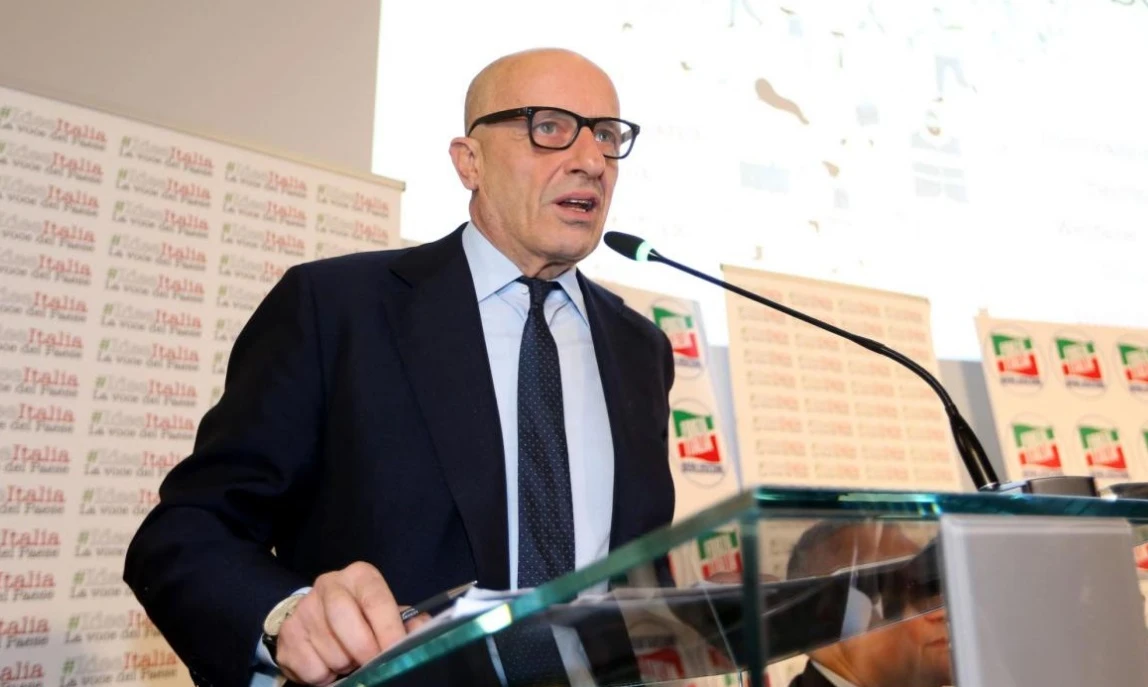 Matteo Salvini, l'avvertimento di Alessandro Sallusti: "Non è il momento della pancia..."