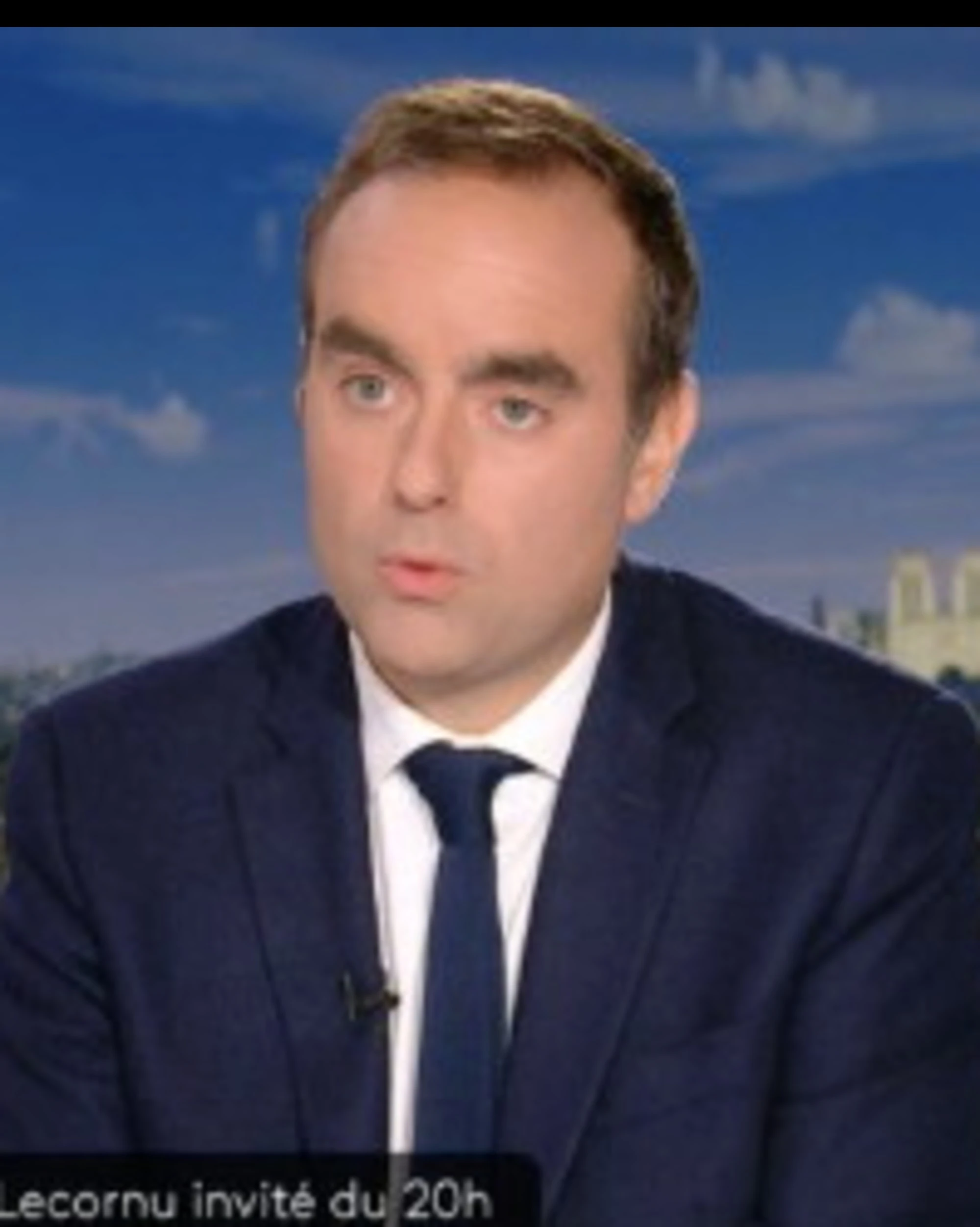 Lecornu in tv, l'ultima farsa di Macron: "Nuovo premier in 48 ore"