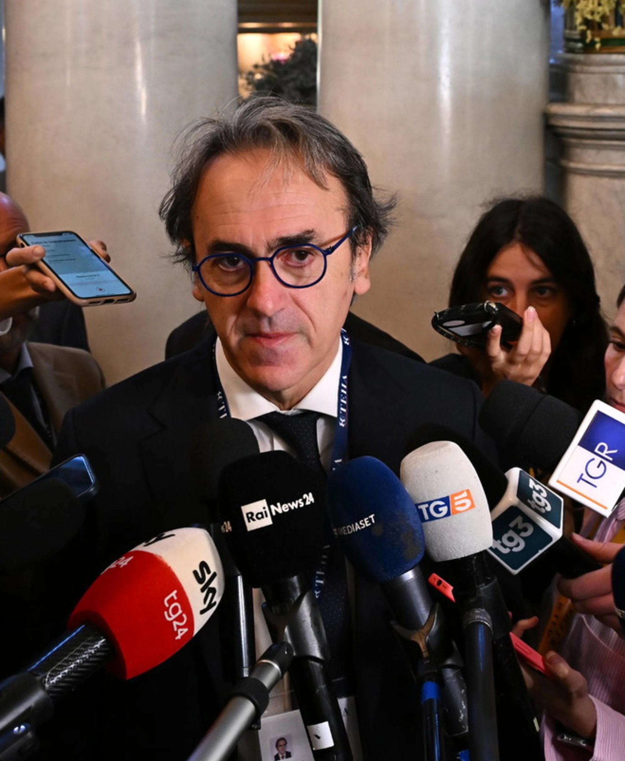 Bonelli e Calenda a Cernobbio, Carlo lo prende a insulti: "Il vostro cretinismo"