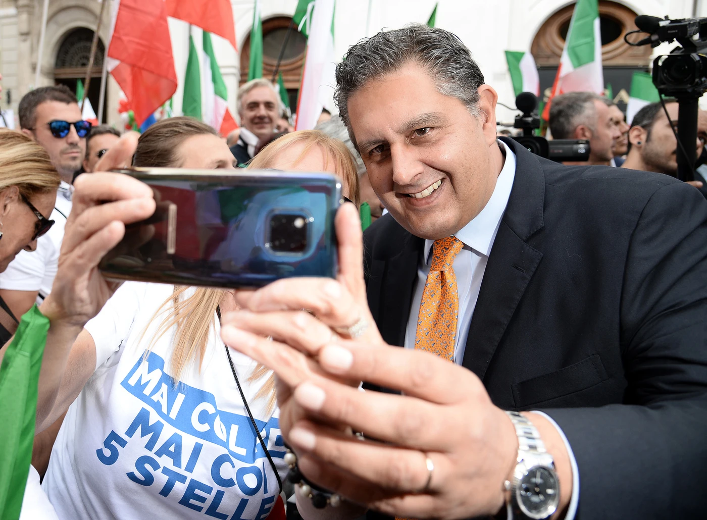 Sondaggio Swg per Mentana, Toti debutta col botto. Effetto-disastro su Berlusconi, Forza Italia minimo storico