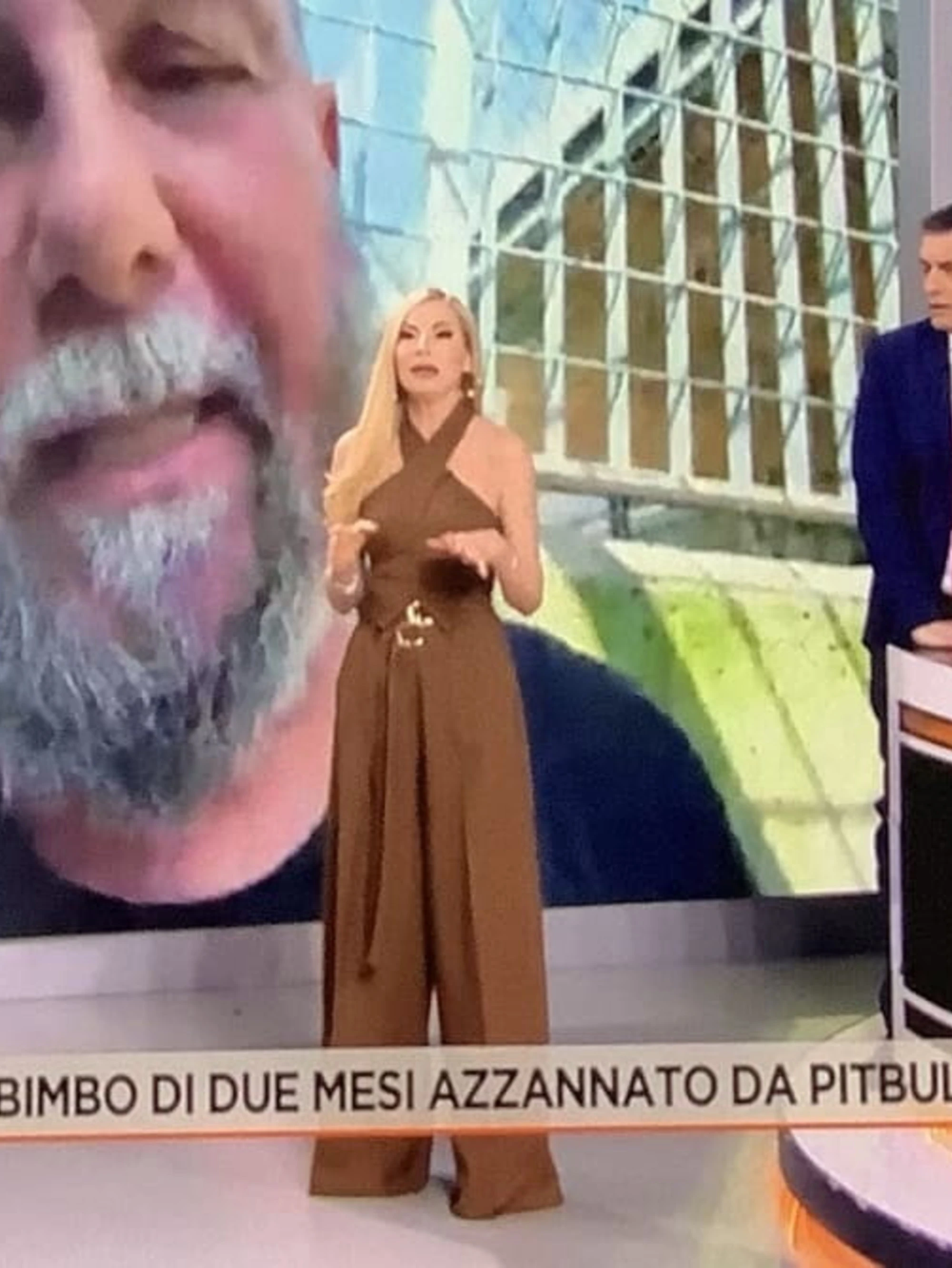 Mattino 4, "pagliaccio!": caos in studio da Panicucci e Poletti