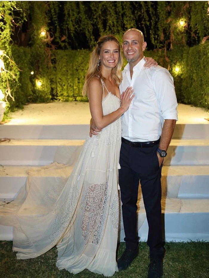 La prima foto delle nozze di Bar Refaeli su Instagram