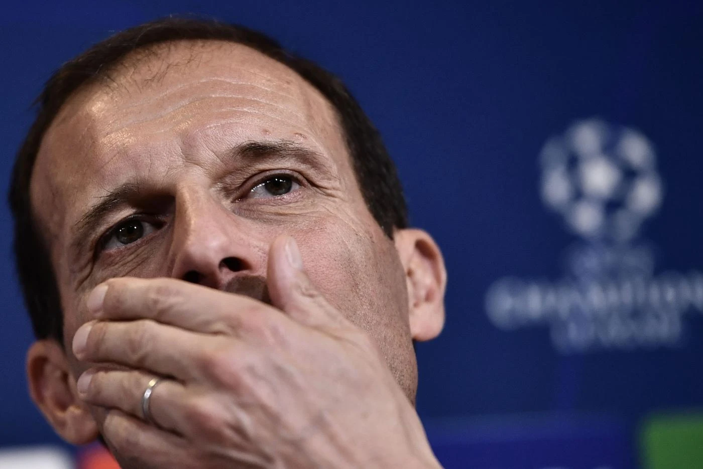 Massimiliano Allegri, il retroscena: "L'ha comunicato in lacrime". Juve, soldi, tensioni: la verità sull'addio