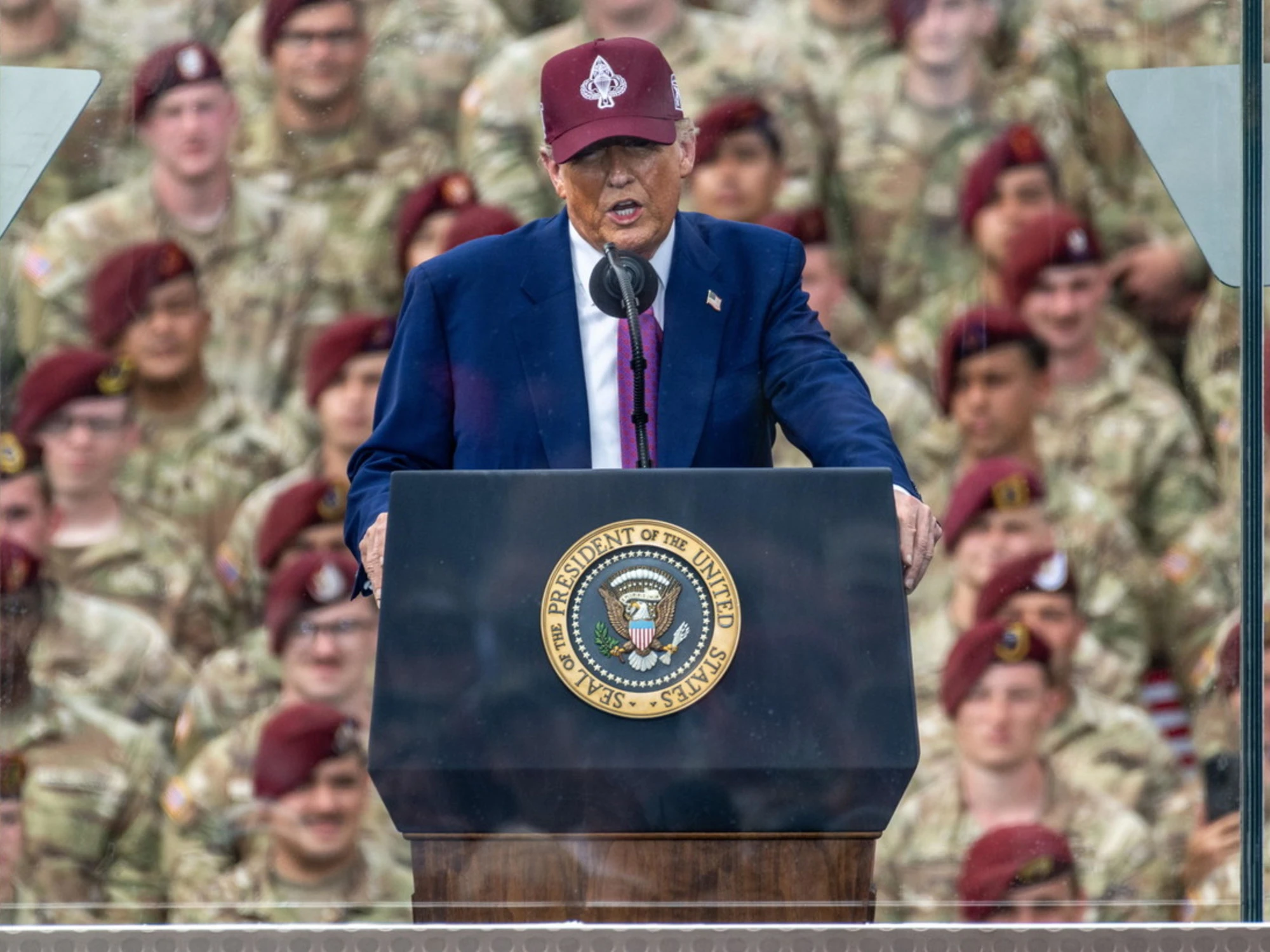 Donald Trump: "Sarah Beckstrom è morta. Fuori dagli Usa tutti i rifugiati afghani"