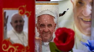 Papa Francesco, niente foto da 21 giorni: il Vaticano spiega perché non si fa più vedere