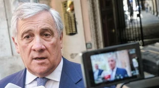 Antonio Tajani agita la maggioranza: l'affondo sulla tassa alle banche