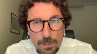 Danilo Toninelli sulla morte di Willy Monteiro accusa: "Caso oscurato dai giornali e dalla politica di destra"