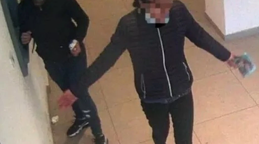 Roma, arrestate due nomadi per un tentato furto in casa: una di 14 anni, l'altra di 21 e incinta