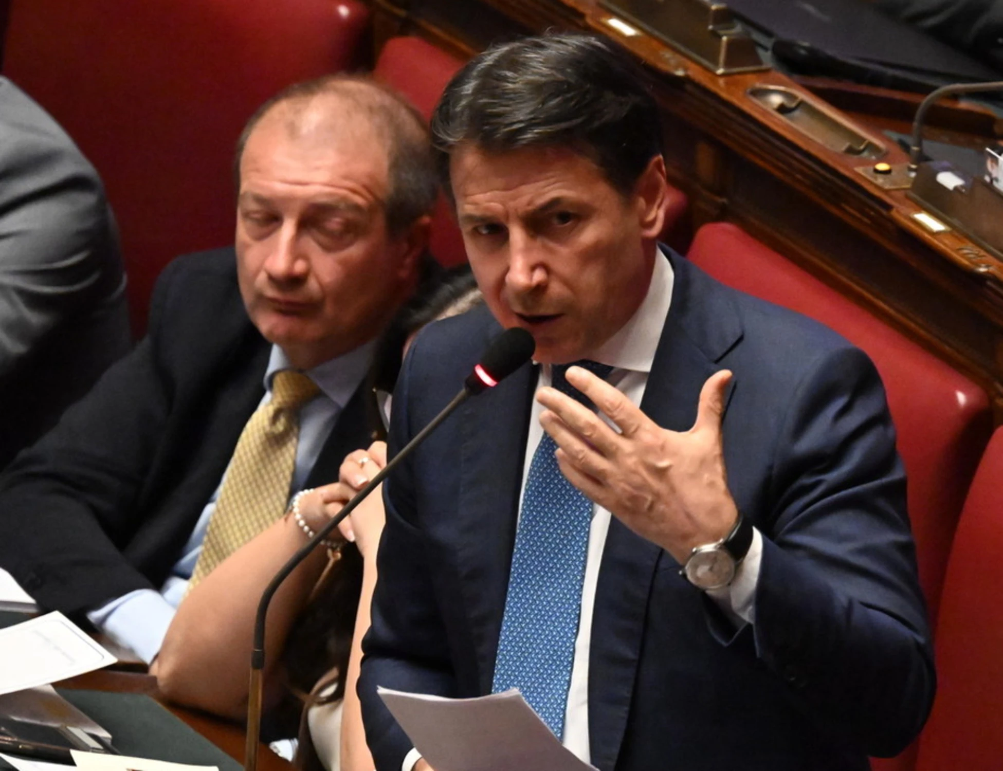 Fratelli d'Italia, "Conte guarda e impara". Come stroncano l'ex premier