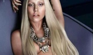 Il topless di Lady Gaga su Twitter per un anno hot