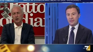 Italo Bocchino lo stana, Travaglio lo insulta: "Stupidaggini! Macchina spara-palle!"