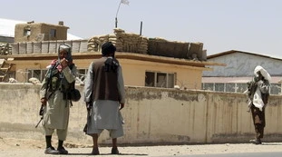 Afghanistan, allarme per gli italiani: "Ambasciata da evacuare subito", in arrivo i talebani