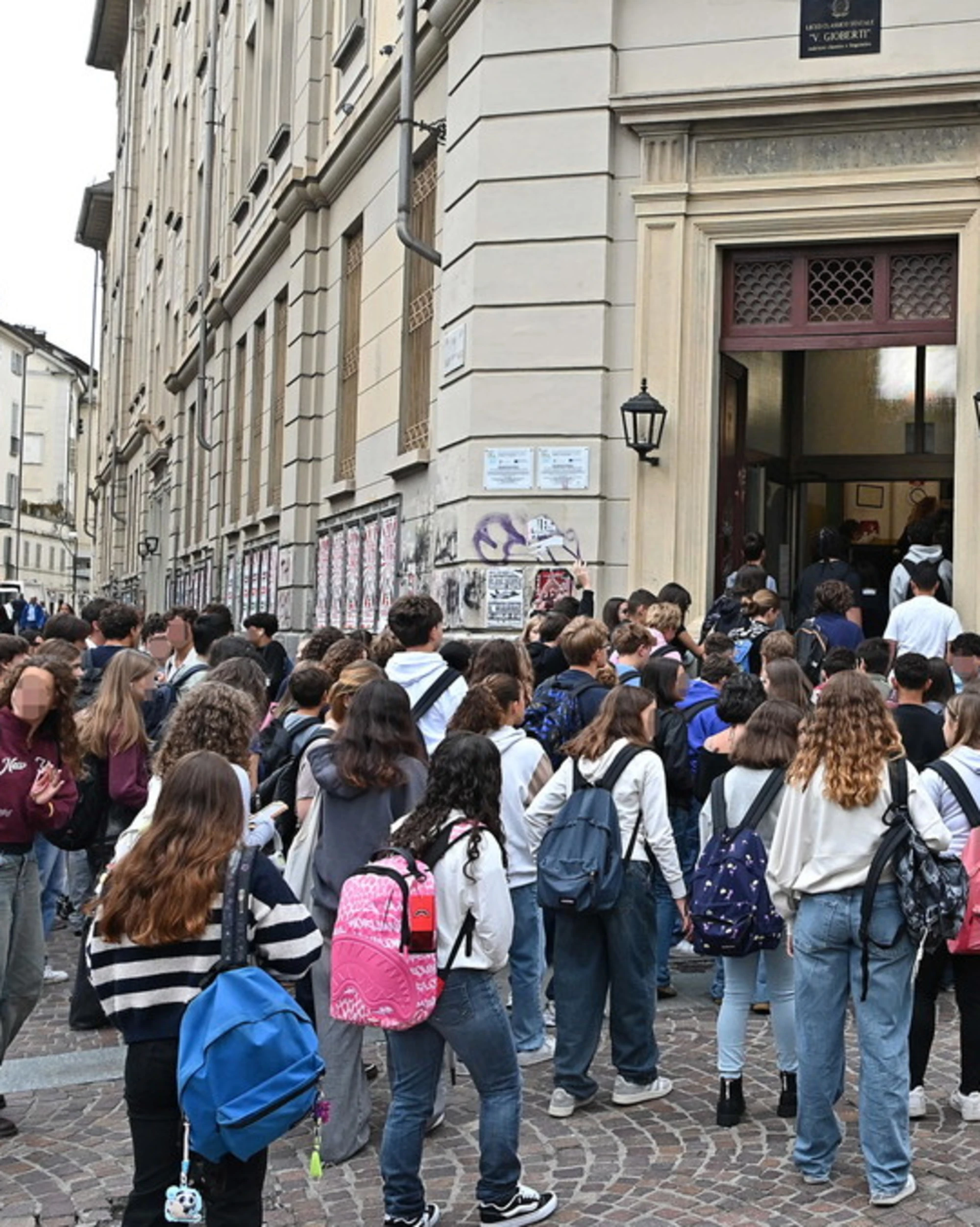 Alla sinistra non piace che a scuola si eviti di fare propaganda pro-Pal