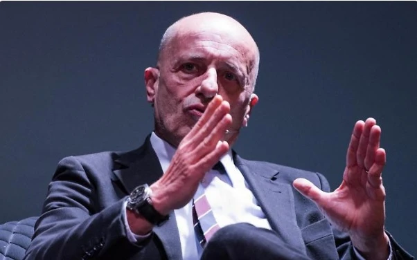 Alessandro Sallusti sta con Pierre Moscovici: "Venditori di tappeti? Questo governo sì"