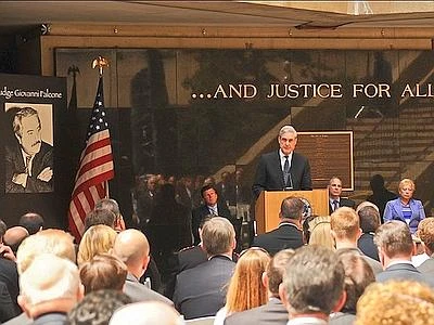 Omaggio a Falcone sul sito dell'Fbi, pioniere della lotta globale al crimine
