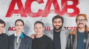Acab, il "papà" della serie e firma di Repubblica: "Con la destra più repressione"