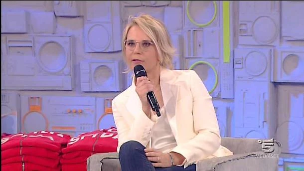 Domenica In boicottata dai cantanti di Sanremo? Il vergognoso delirio contro la De Filippi: "Avete notato che..."