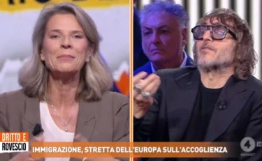 Cruciani zittisce Fusani: "Ti sei convertita", scatta la rissa